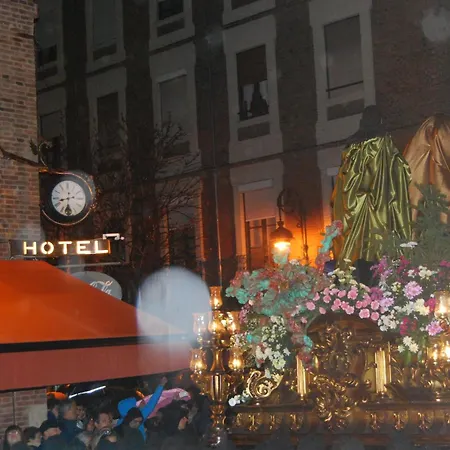 莱昂中央spaqh酒店 酒店