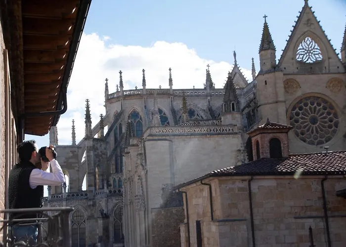 莱昂中央spaqh酒店 酒店