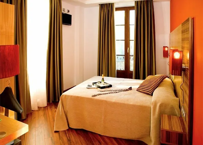 莱昂中央spaqh酒店 3*